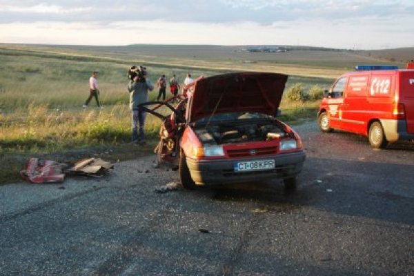 Accident grav pe DN22: O Dacia Duster s-a răsturnat pe câmp! - VEZI IMAGINI